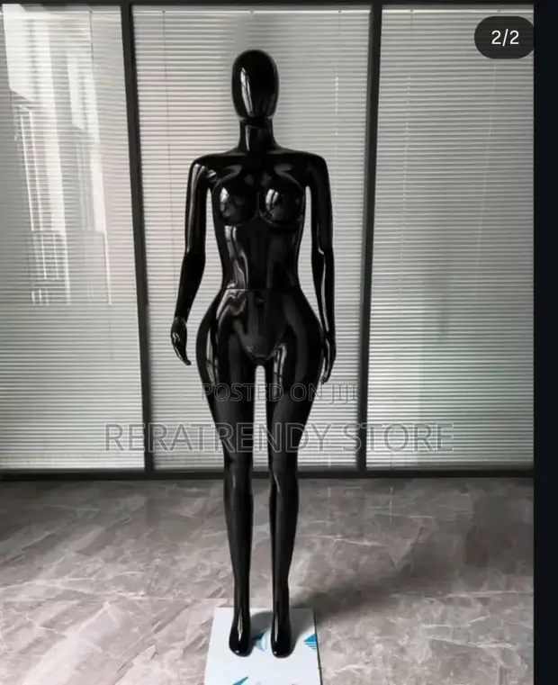 Kyakyawar Baƙar ƴar Ƙasar Waje Mace Mannequin - 1