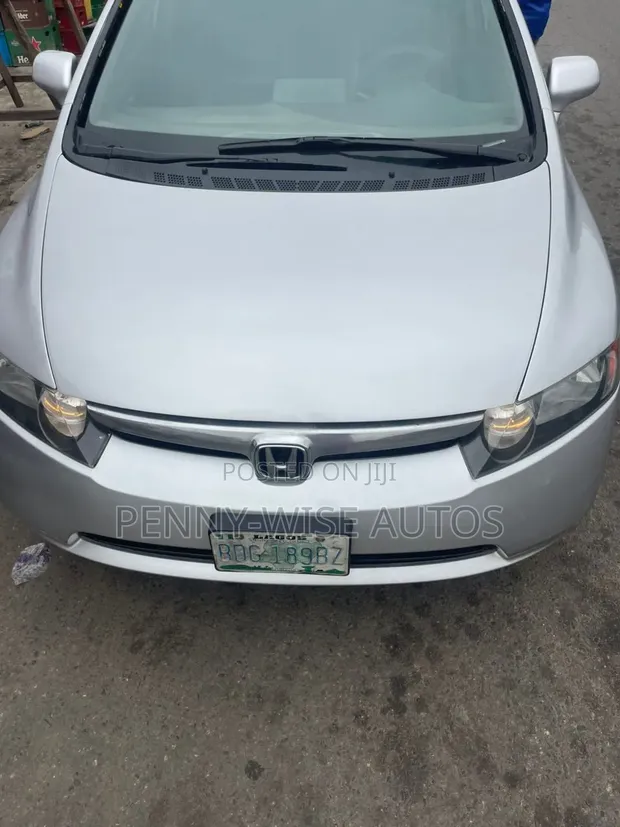 Honda Civic 2010 Silver - 1