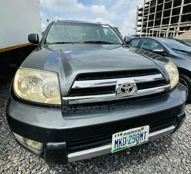 2005 Toyota 4Runner SR5 V6 SUV - Launin Fari - 1