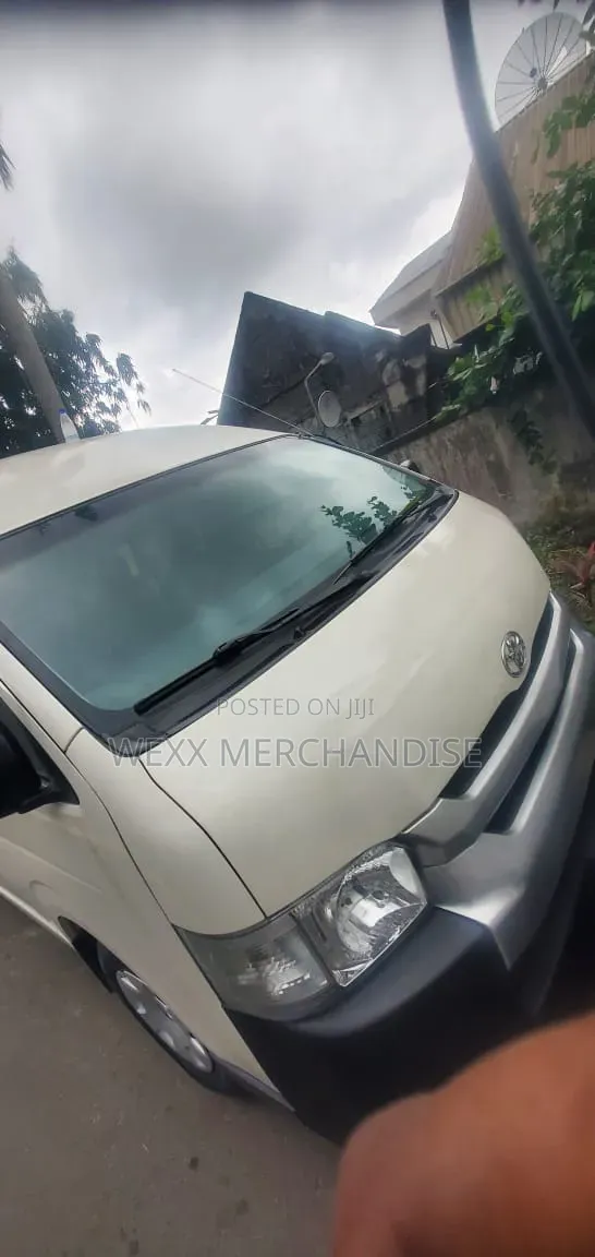 Toyota HiAce 2014 White - 1