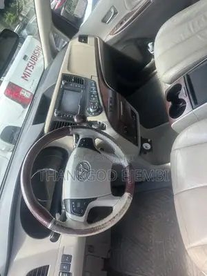 2012 Toyota Sienna Limited 7-Passenger Gold