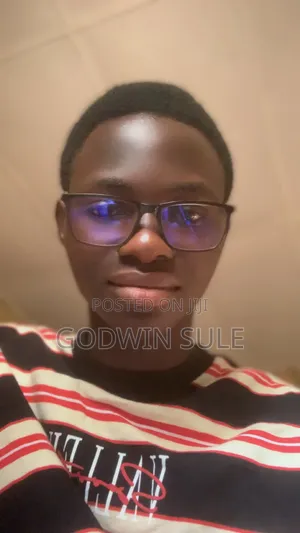 Mai Neman Aikin Mataimakin Kamfani