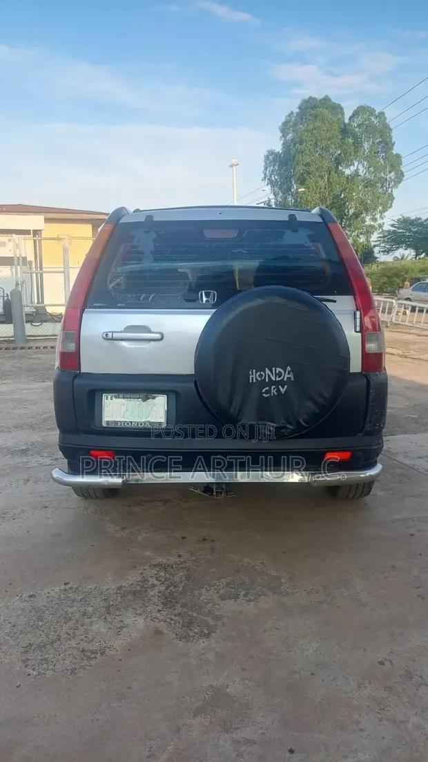 Honda CR-V 2004 Silver - 1