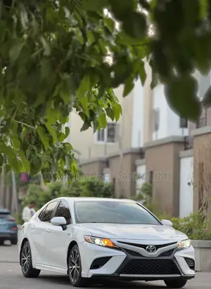 Toyota Camry Hybrid 2019