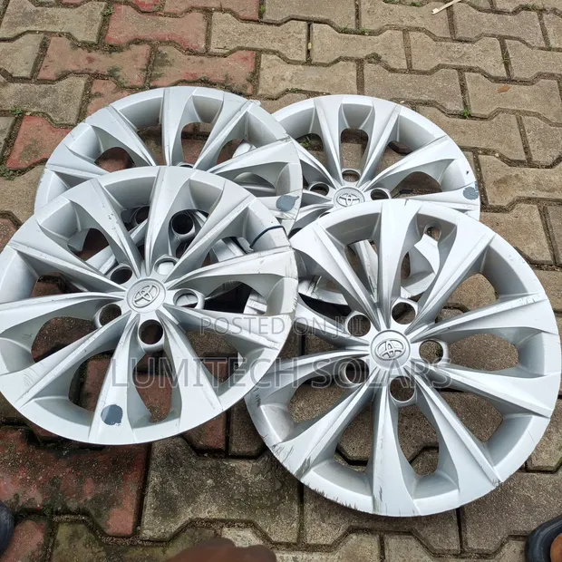 Original Toyota 16-inch Big Stud Wheel Cover - 1