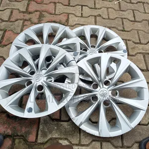 Original Toyota 16-inch Big Stud Wheel Cover