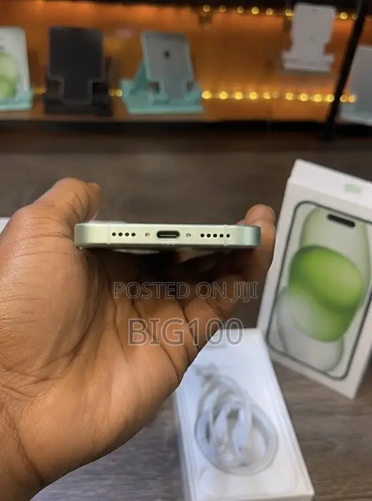 Apple iPhone 15 128GB White - 1