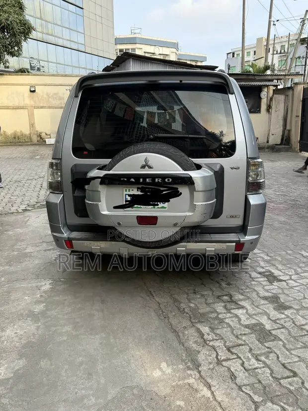 Mitsubishi Pajero V80 3.0 VR-I 2014 Silver - 1