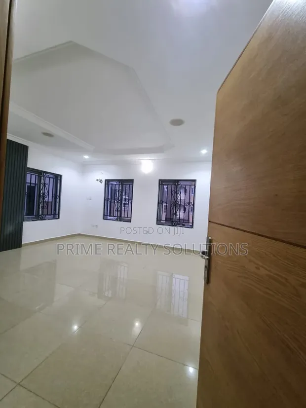 Spacious Mini Flat with Balcony in Lekki Phase 1 - 1