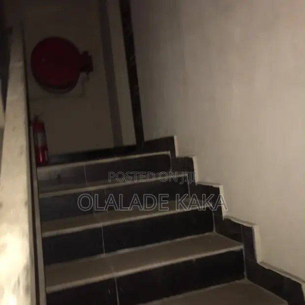 Ginin Kasuwanci Don Siyarwa A Yaba - 1
