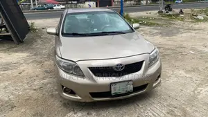 Toyota Corolla 2009 Gold