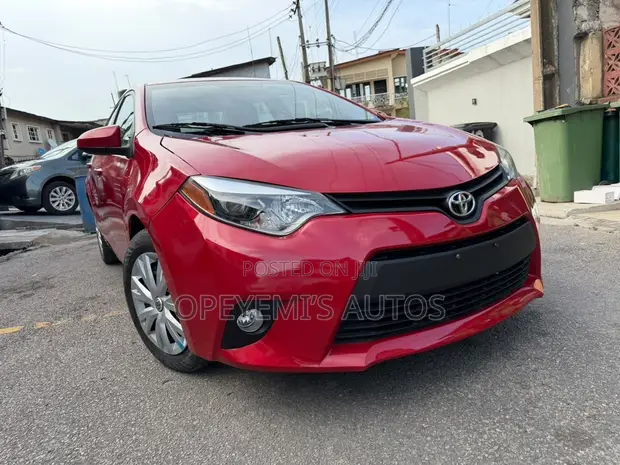 Toyota Corolla 2015 Red LE - 1