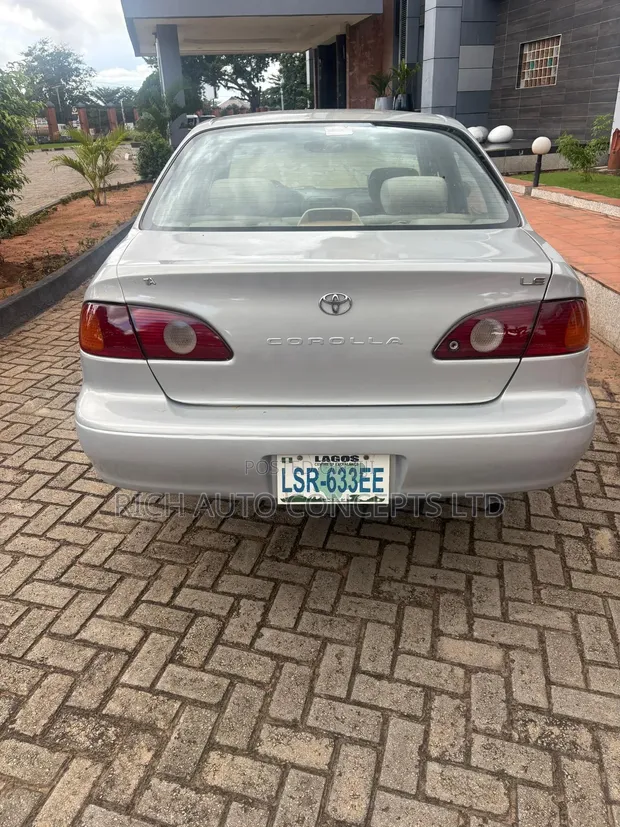 Toyota Corolla Sedan 2001 Silver - 1