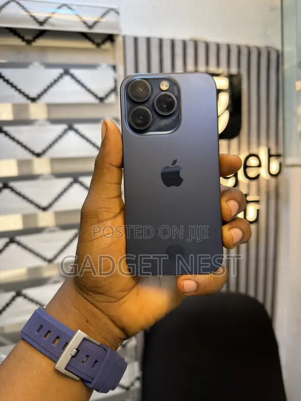 Apple iPhone 15 Pro 128GB Black - 1