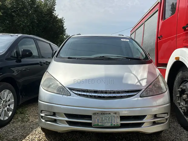 Toyota Previa 2005 Silver - 1