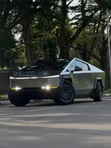 Tesla Cybertruck Cyberbeast 2025 Gold - 2