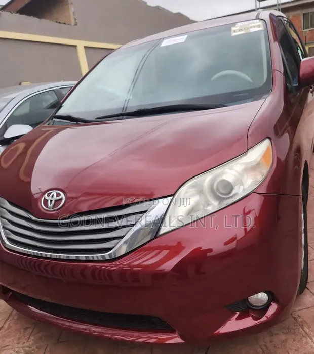 2014 Toyota Sienna XLE - 1