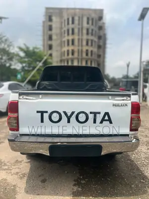 Toyota Hilux SR5 4x4 2013 White