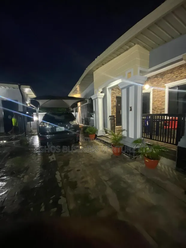 5 Bedroom Bungalow for Sale in Ofunwegbe/Egbire, Benin City - 1