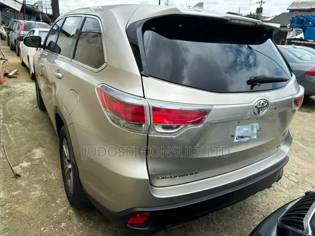 Toyota Highlander 2015 Gold - 1