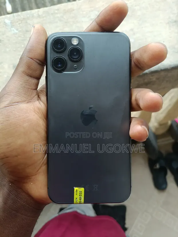 Apple iPhone 11 Pro 256GB Black - 1