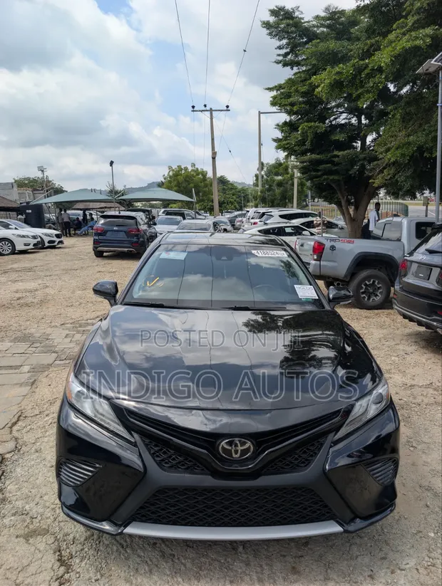 2018 Toyota Camry XLE V6 - Panoramic Roof, HUD - 1