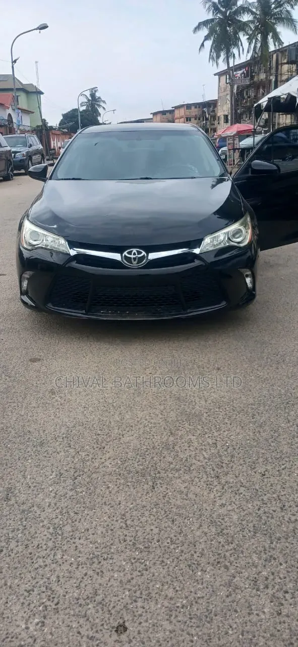 Toyota Camry 2017 Grey - 1