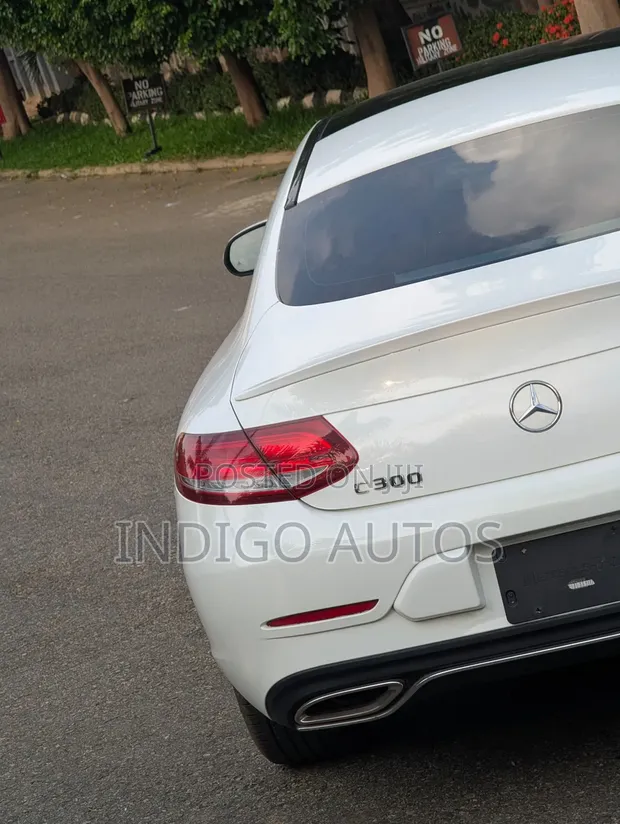 2017 Mercedes-Benz C300 Base 4Matic Sedan AWD White - 1