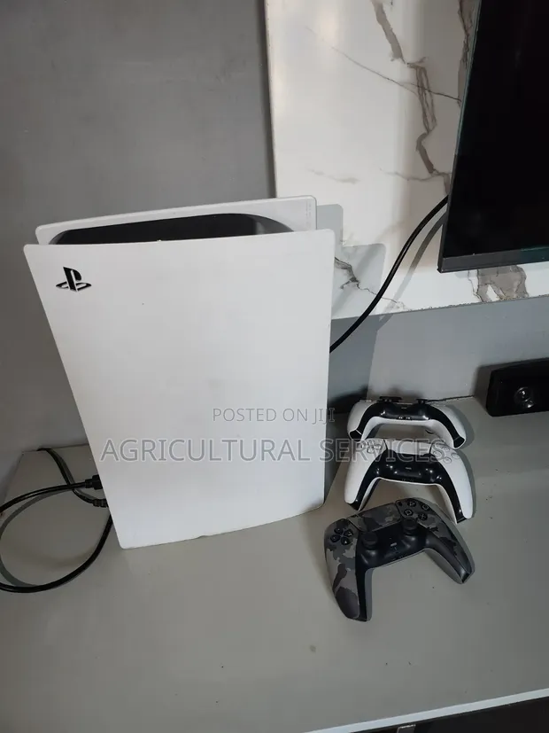 PlayStation 5 Standard Edition - 1