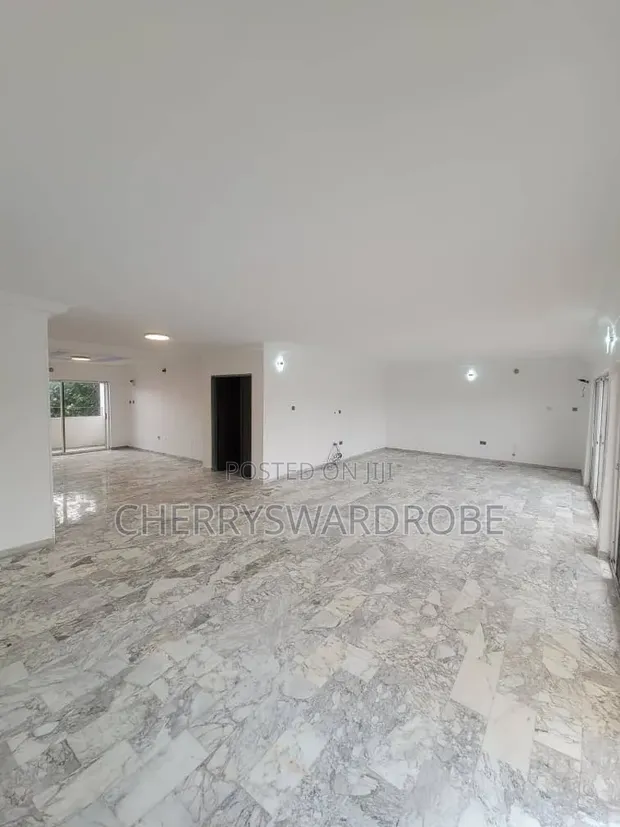 Gidan Zamani Mai Dakuna 3 da Ayyuka Cikakke a Old Ikoyi Don Siyarwa - 1