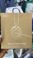 Jabra Evolve2 65 UC Wireless Headphones tare da Link380a, Stereo, Baki - 1