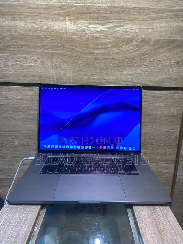 Apple MacBook Pro 2019 15" Intel Core i7 16GB RAM 512GB SSD - 1