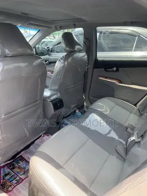2013 Toyota Camry XLE V6 Sedan - Accident Free