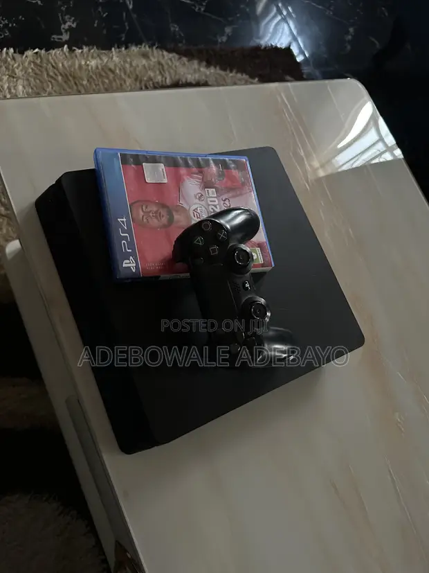 Used PS4 Console with 1 Controller & FIFA 2020 - 1