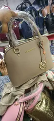 Ingantacciyar Jakar Hannu ta Michael Kors - 1
