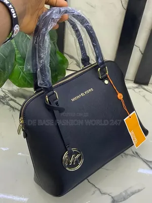 Ingantacciyar Jakar Hannu ta Michael Kors