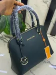 Ingantacciyar Jakar Hannu ta Michael Kors - 3