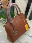 Ingantacciyar Jakar Hannu ta Michael Kors - 4
