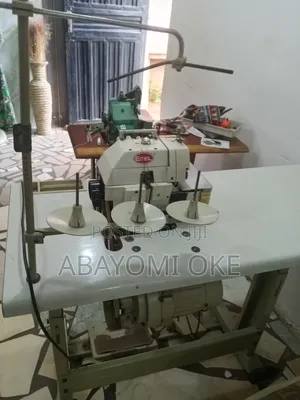 Uku Thread Masana'antu Weaving Machine