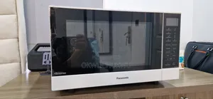 Panasonic 27L Inverter Flatbed Microwave NN-SF564W