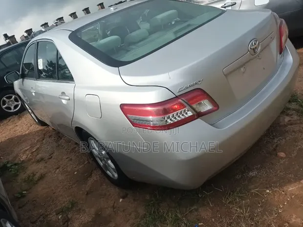 2011 Toyota Camry LE 2.5L Silver - 1