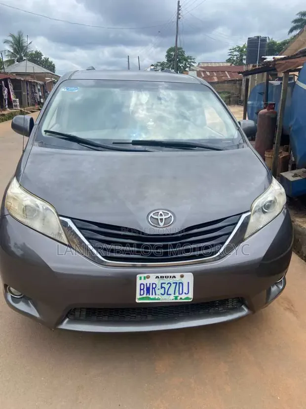 Toyota Sienna - Used, Perfect Condition - 1