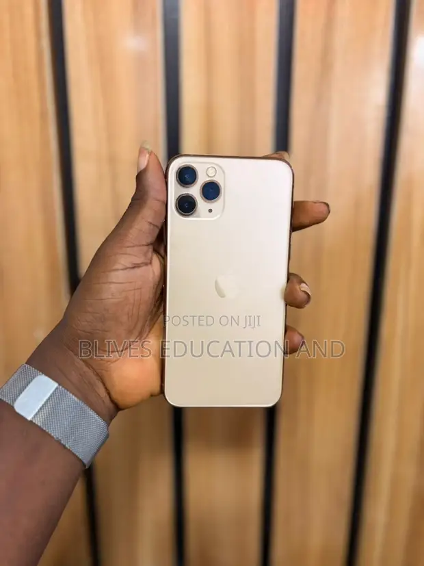 Apple iPhone 11 Pro 64GB Gold - 1