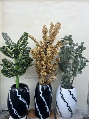 Luxury Black & White Designer Vases tare da Botanical Arrangements (Saitin 3)