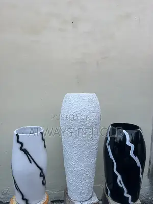 Kayan Zazzaɓi na Zamani Guda Uku masu Launi Baki & Fari