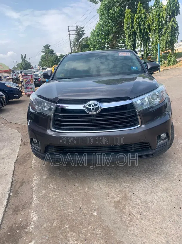 2016 Toyota Highlander LE 4x2 SUV - Gray - 1