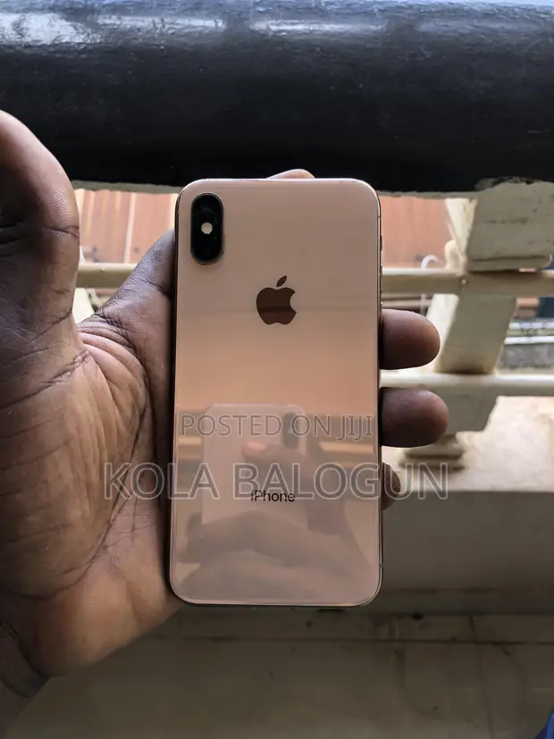 Apple iPhone XS 64GB Gold (Cracked Screen, No Face ID) - 1