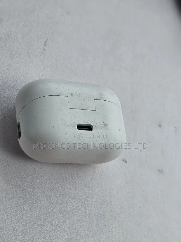 Used Samsung Wireless Earbuds - 1