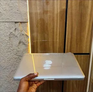 Apple MacBook Pro 8GB Intel Core i5 500GB HDD