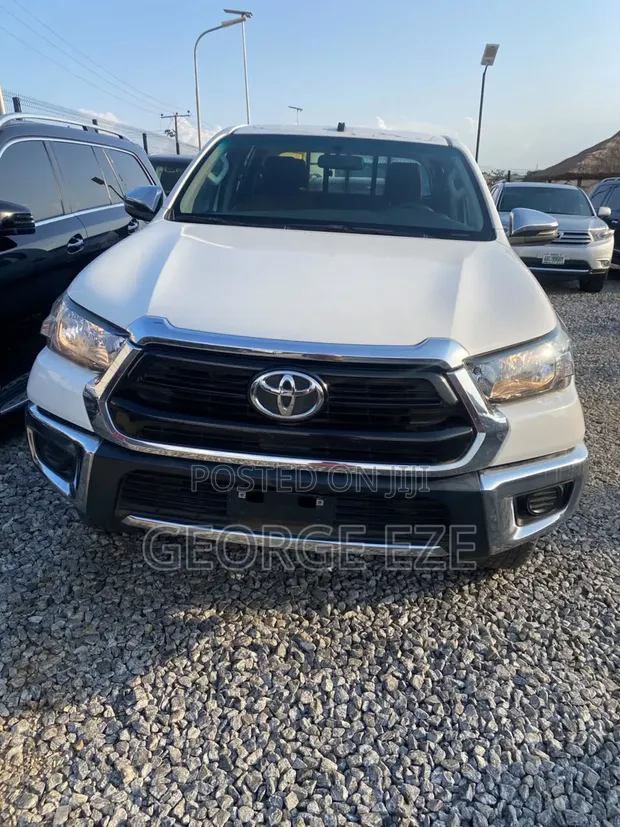 Toyota Hilux 2022 Fari - 1